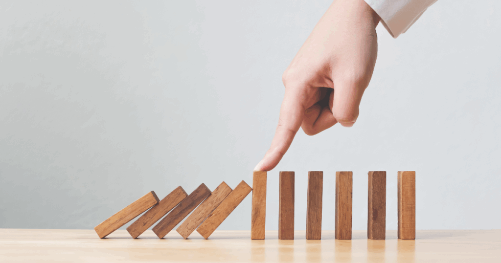 恩田陸『ドミノ』レビュー｜バラバラな人々の運命が交差する痛快群像劇