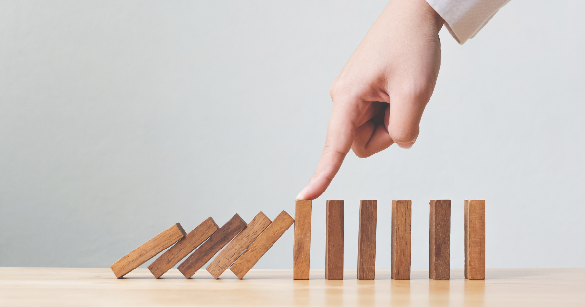 恩田陸『ドミノ』レビュー｜バラバラな人々の運命が交差する痛快群像劇